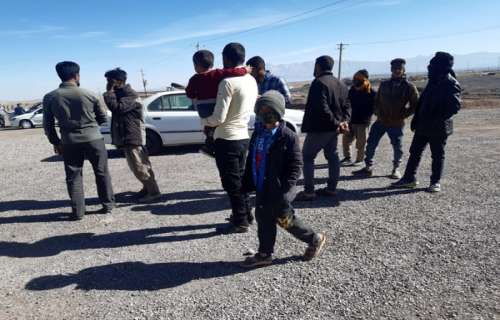 تعدادی از مردم جنوب کرمان برای انتقال آب هلیل رود تجمع کردند